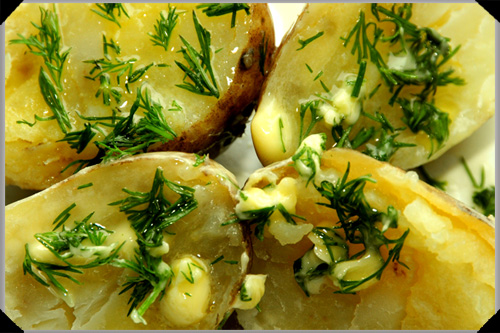 Steamed potatoes with butter and dill Steamed potatoes with butter and dill